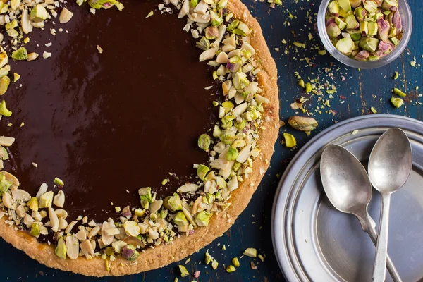 Tarta con caramelo y nueces — Foto de Stock