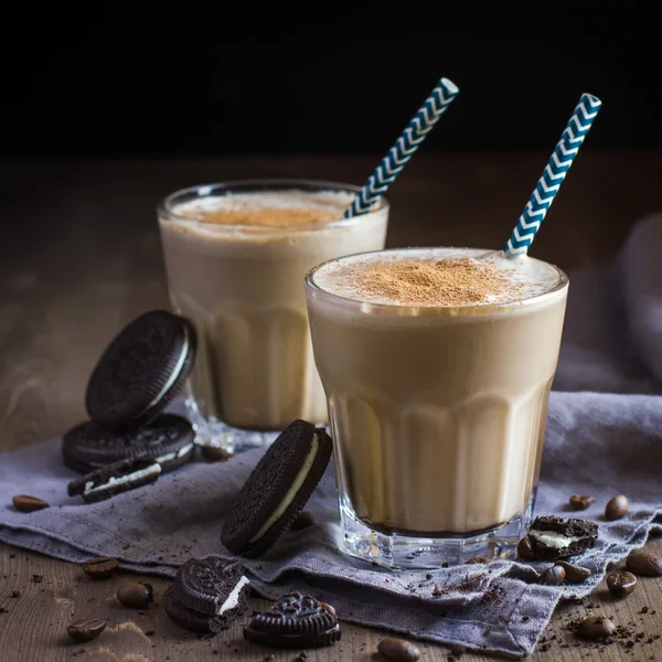 Vaso de bebida de café y galletas — Foto de Stock