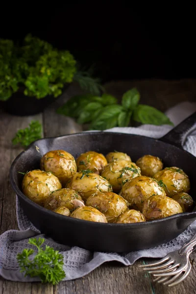 Oven Baked potatoes with herbs — Stock Photo, Image