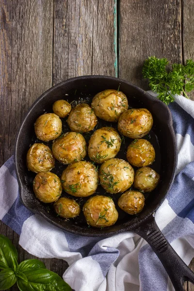 Oven Baked potatoes with herbs — Stock Photo, Image