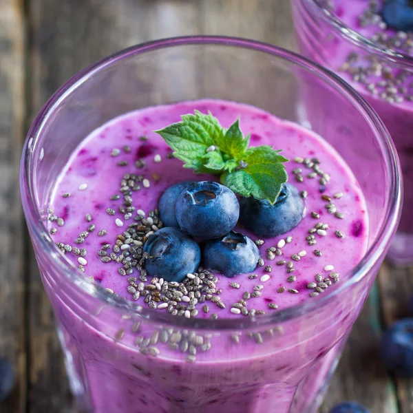 Blueberry smoothie dengan biji chia — Stok Foto