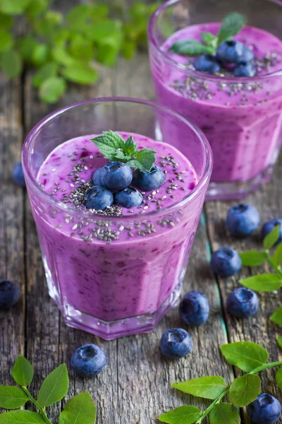 Bosbessen smoothie met chia zaden Rechtenvrije Stockfoto's