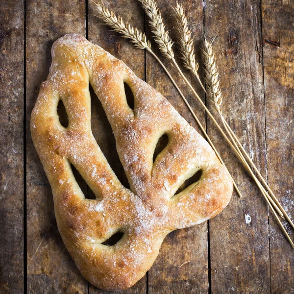 Fougasse fresco assado, pão francês tradicional , — Fotografia de Stock