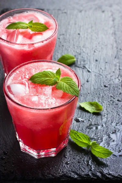 Refreshing watermelon cocktail with ice and mint — Stock Photo, Image