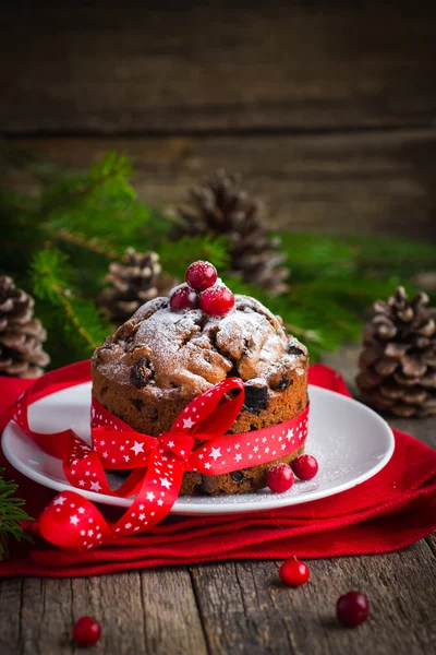 Pequeño pastel de frutas para la cena de Navidad — Foto de Stock