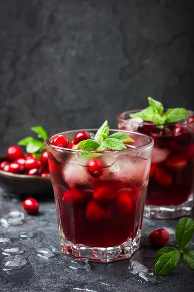 Refreshing cocktail with cranberry and ice, selective focus — Stock Photo, Image