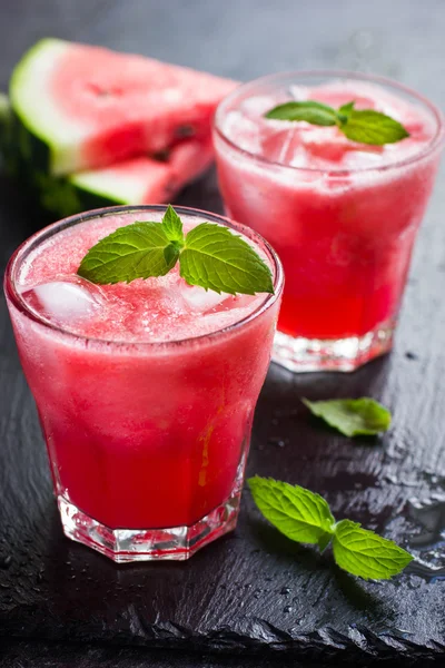 Refreshing watermelon cocktail with ice and mint — Stock Photo, Image