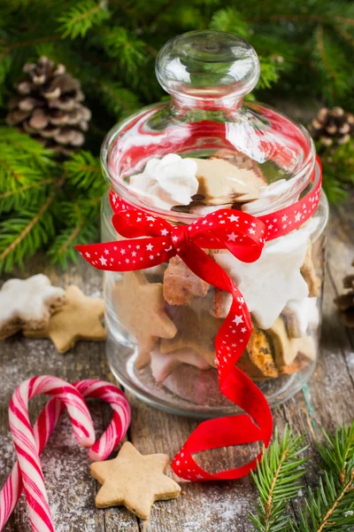ガラスの瓶にクリスマス クッキー — ストック写真
