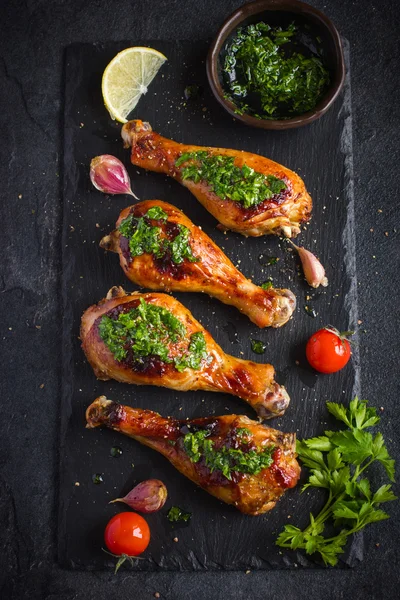 Cosce di pollo arrosto — Foto Stock