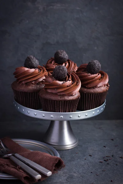 Chocolade cupcakes met chocolade glazuur — Stockfoto
