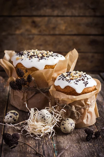 Easter cakes  on rustic background — Stock Photo, Image