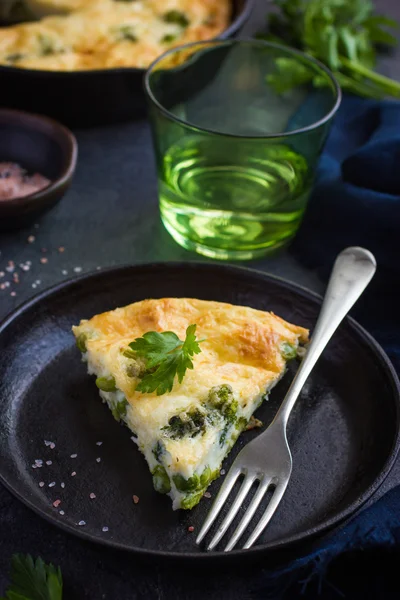 Frittata (omelette) with vegetables and cheese — Stock Photo, Image