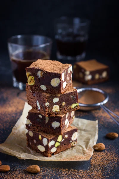 Montón de cuadrados de Panforte Nerón. Pastel italiano tradicional con — Foto de Stock