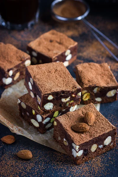 Panforte nero quadrate. traditioneller italienischer Kuchen mit Nüssen und — Stockfoto