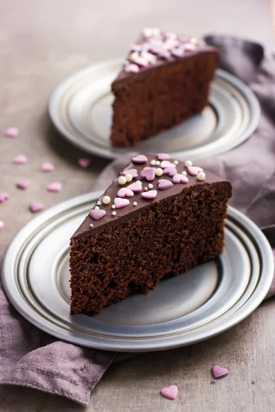 Bit av läcker chokladkaka för romantisk middag — Stockfoto