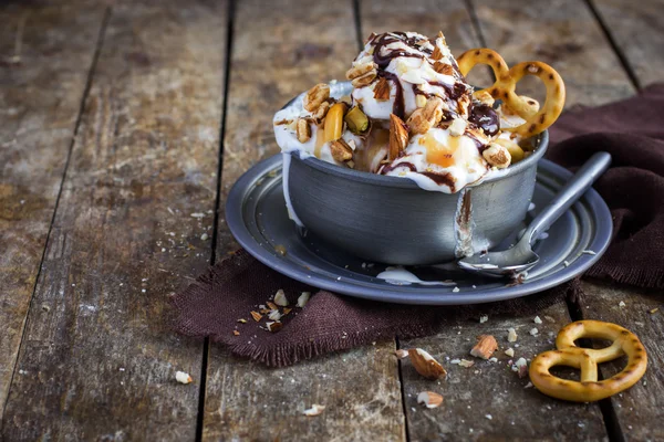 Delicious homemade  ice cream with salted caramel and chocolate — Stock Photo, Image