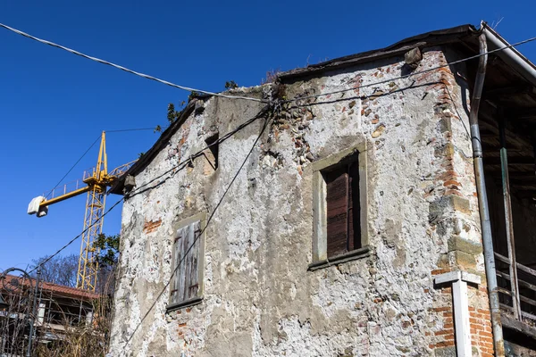 Casa velha em renovação — Fotografia de Stock