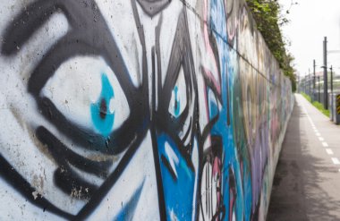 Canavar grafiti duvar