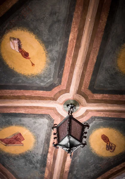 Il soffitto di una chiesa — Foto Stock