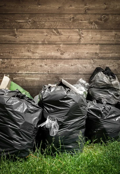 Drie zwarte vuilniszak — Stockfoto
