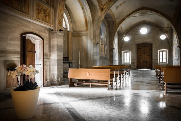 Interno chiesa italiana — Foto Stock