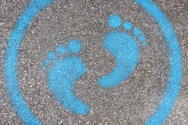 Sign Painted Pavement Reminding Users Maintain Physical Distance Feet Meter — Stock Photo, Image