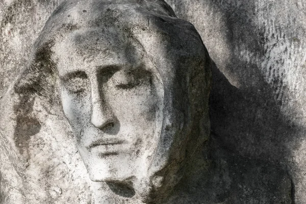 Antiikki Kivi Patsas Jeesuksen Kristuksen Taustaa Vasten Harmaa Kivi — kuvapankkivalokuva