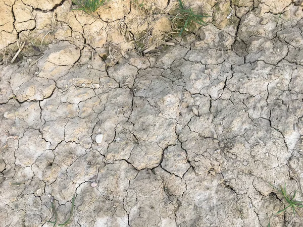 乾期に土を割る 地球温暖化効果 — ストック写真