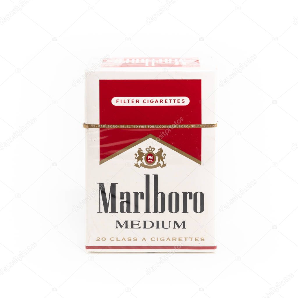Pack de Marlboro Cigarrillos Medianos, hecho por Philip Morris. Marlboro es la marca de