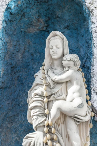 Estatua Nuestra Señora Niño Jesús Ideal Para Conceptos Vacaciones —  Fotos de Stock