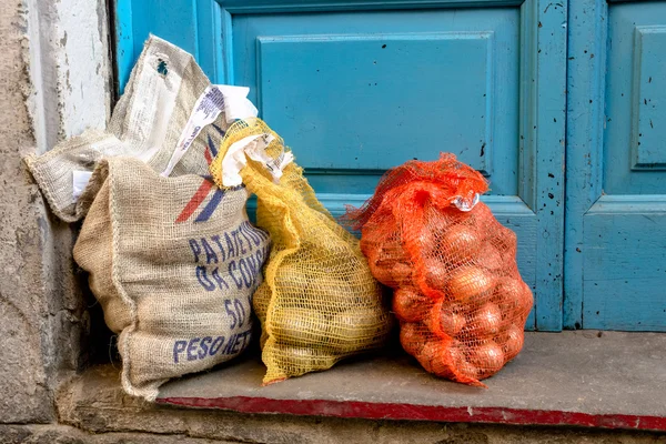 Patates ve soğan çuvalları
