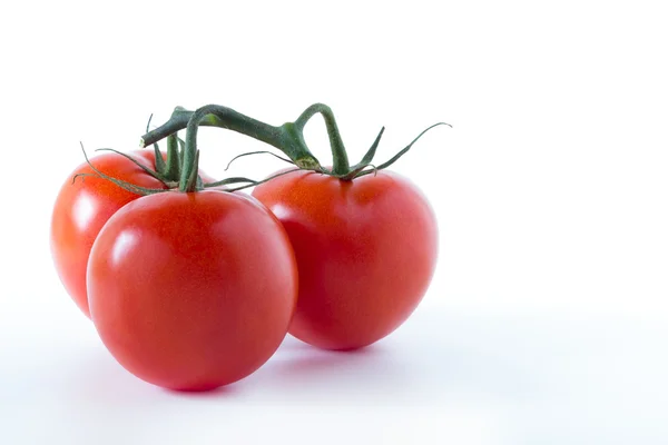 Beyaz üzerinde üç domates — Stok fotoğraf