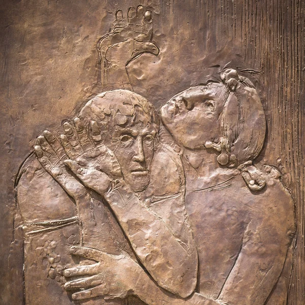 Детали бронзовой гравюры с изображением религиозной иконы — стоковое фото