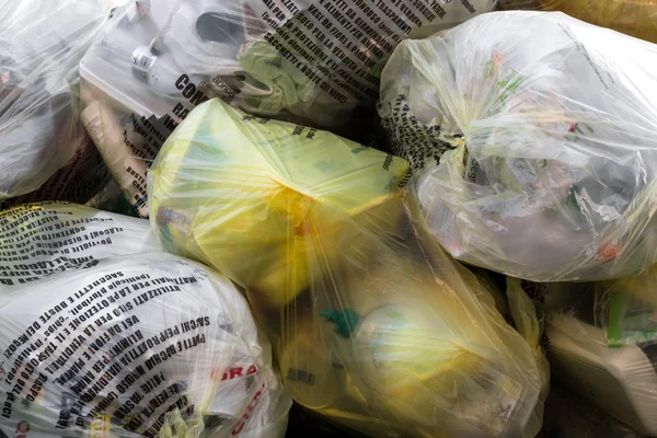 Μεγάλο σωρό από σακούλες σκουπιδιών — Φωτογραφία Αρχείου