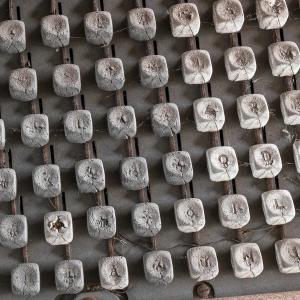 Détails d'un vieux clavier sur une machine industrielle de la fin du XIXe siècle . — Photo