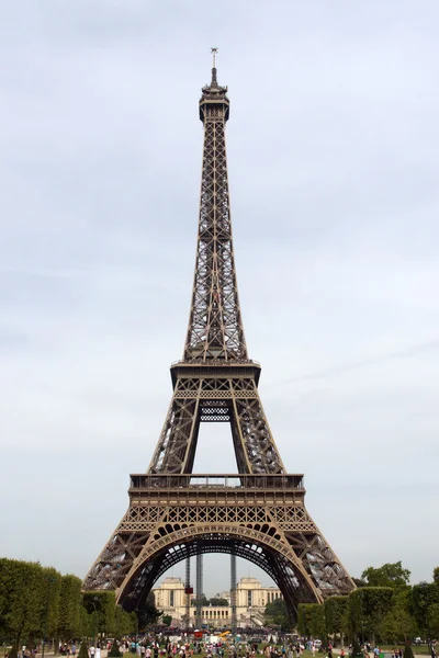 Eiffel Tower on the Champs de Mars — Stock Photo, Image