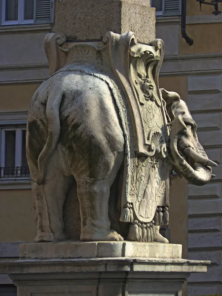 Слон Бернини на площади Пьяцца делла Минерва — стоковое фото