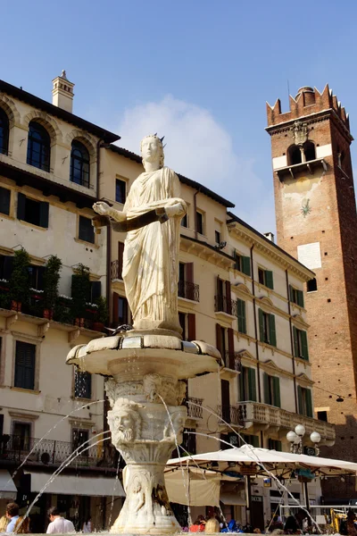 Piazza delle Erbe en Verona — Foto de Stock