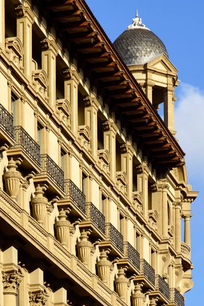 Arkitektoniska detaljer i i Barcelona — Stockfoto