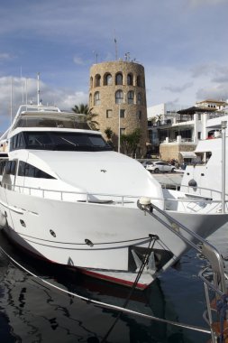  Puerto Banus demirleyen yat