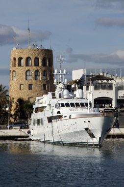 Puerto Banus demirleyen yat