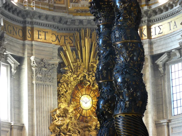Detalhes Baldacchino no Vaticano — Fotografia de Stock