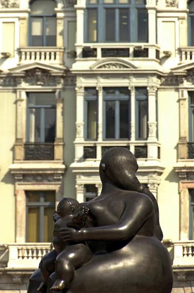 Maternidad por Botero en Oviedo — Foto de Stock