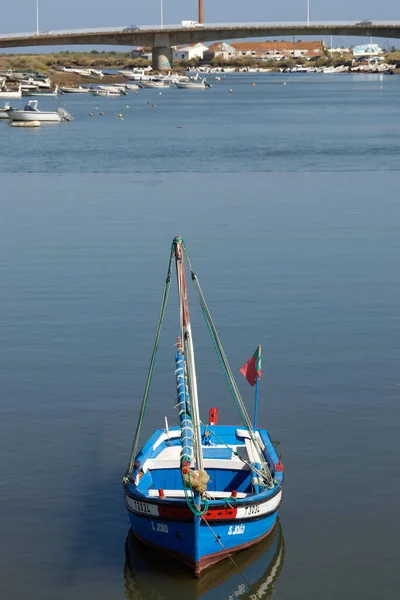 Тавира Португалия Лодка Пришвартована Реке Гило Проходит Через Город Тавира — стоковое фото