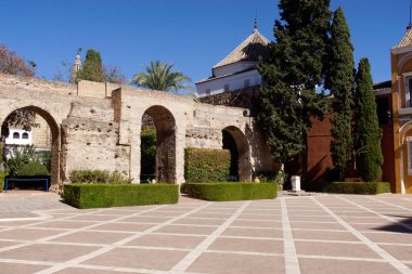 Sevilla (İspanya). Sevilla 'nın Gerçek Alcazar' ının içindeki Patio de la Montera