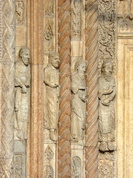 Verona Itália Detalhe Arquitetônico Fachada Catedral Verona Cattedrale Santa Maria — Fotografia de Stock
