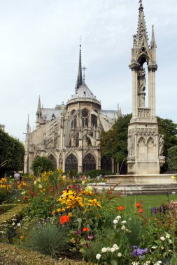 Paris (Fransa). Paris 'teki Notre Dame Katedrali' nin doğu manzarası.