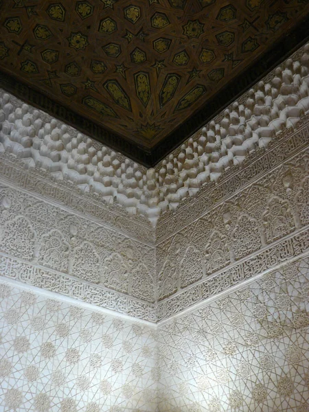 Granada Espanha Detalhe Arquitetônico Gesso Decorativo Dentro Dos Palácios Nasridas — Fotografia de Stock