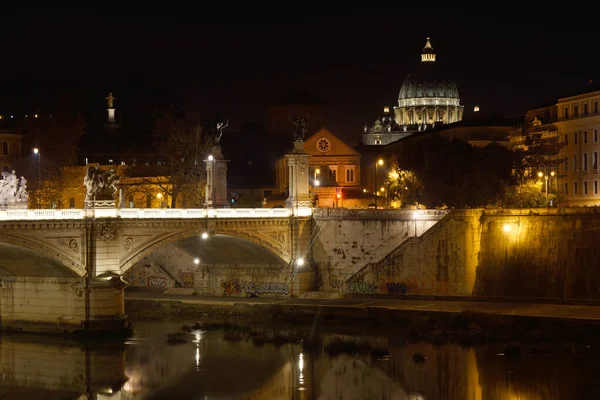 Roma Talya Roma Şehrindeki Tiber Nehri Üzerindeki Sant Angelo Köprüsünün — Stok fotoğraf