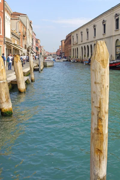 Pilote muelle de madera en la isla de Murano . — Foto de Stock